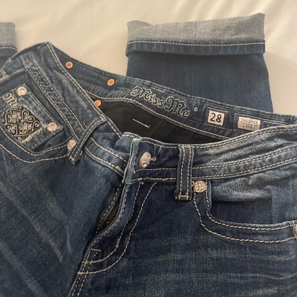 Miss Me Capri Jeans - Picture 3 of 6